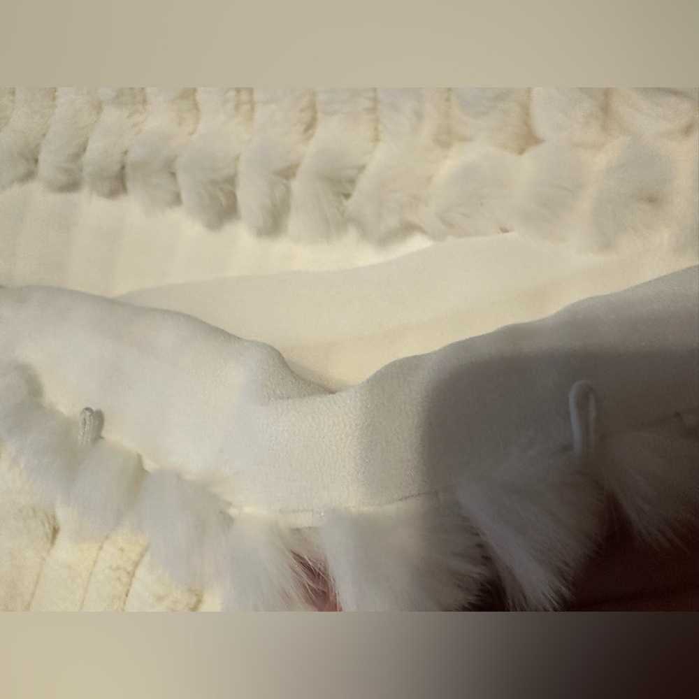 Elegant White Fur Coat- Maison D’Angelann - Picture 9 of 9